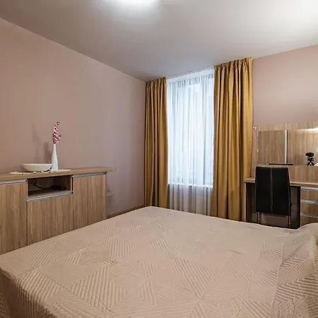 N Vaptsarov Sea Garden 公寓 瓦爾納