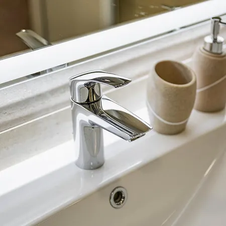 N Vaptsarov Sea Garden 公寓