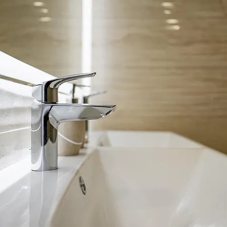 N Vaptsarov Sea Garden 公寓