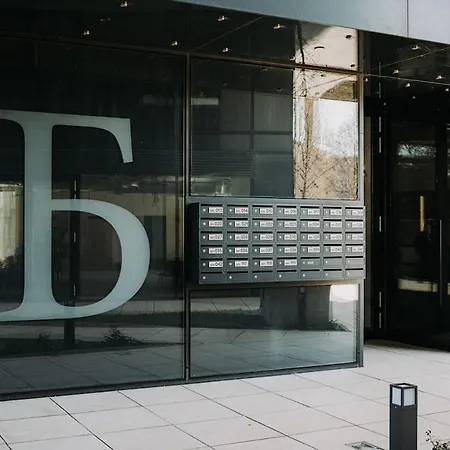 N Vaptsarov Sea Garden 公寓 *