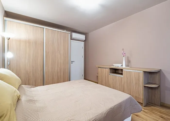 N Vaptsarov Sea Garden アパート