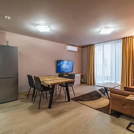 N Vaptsarov Sea Garden Апартаменти