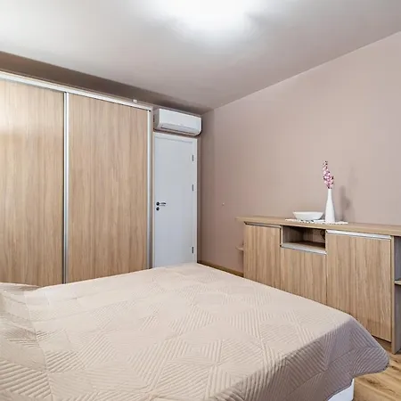 N Vaptsarov Sea Garden Lejlighed